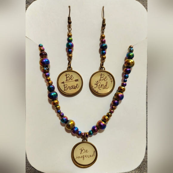 Handmade necklace and earrings set - Picture 1 of 3